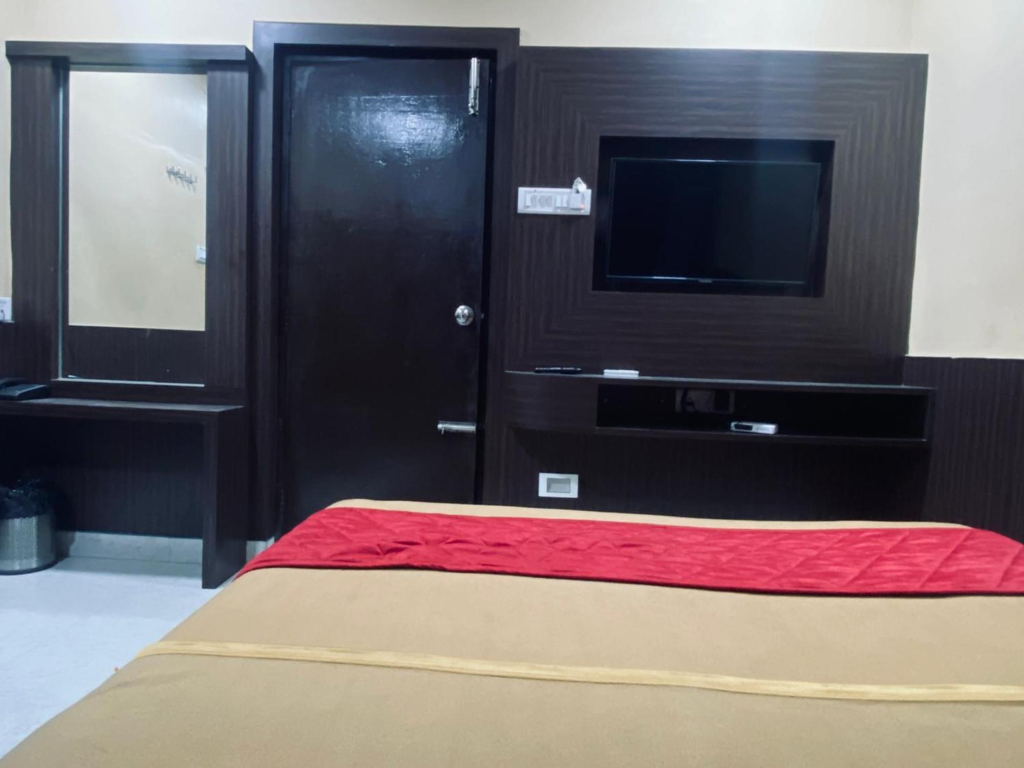 Gsr Residency Hotel Kanchipuram Exterior foto